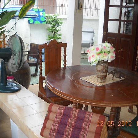 Srikrung Guesthouse Phra Nakhon Si Ayutthaya Buitenkant foto