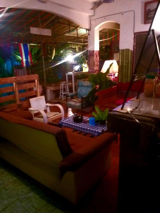 Srikrung Guesthouse Phra Nakhon Si Ayutthaya Buitenkant foto