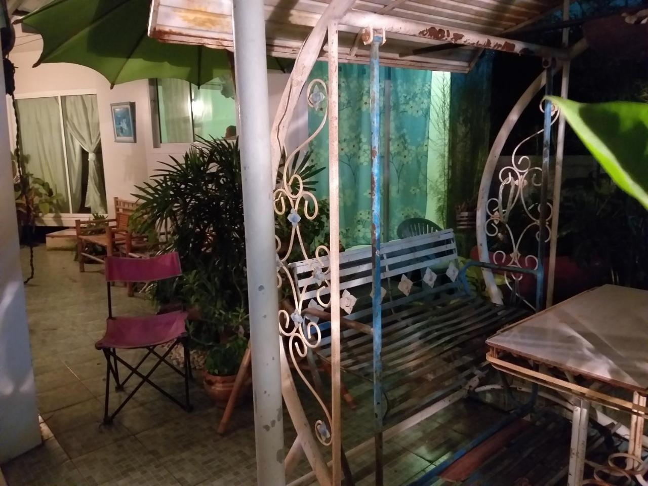 Srikrung Guesthouse Phra Nakhon Si Ayutthaya Buitenkant foto