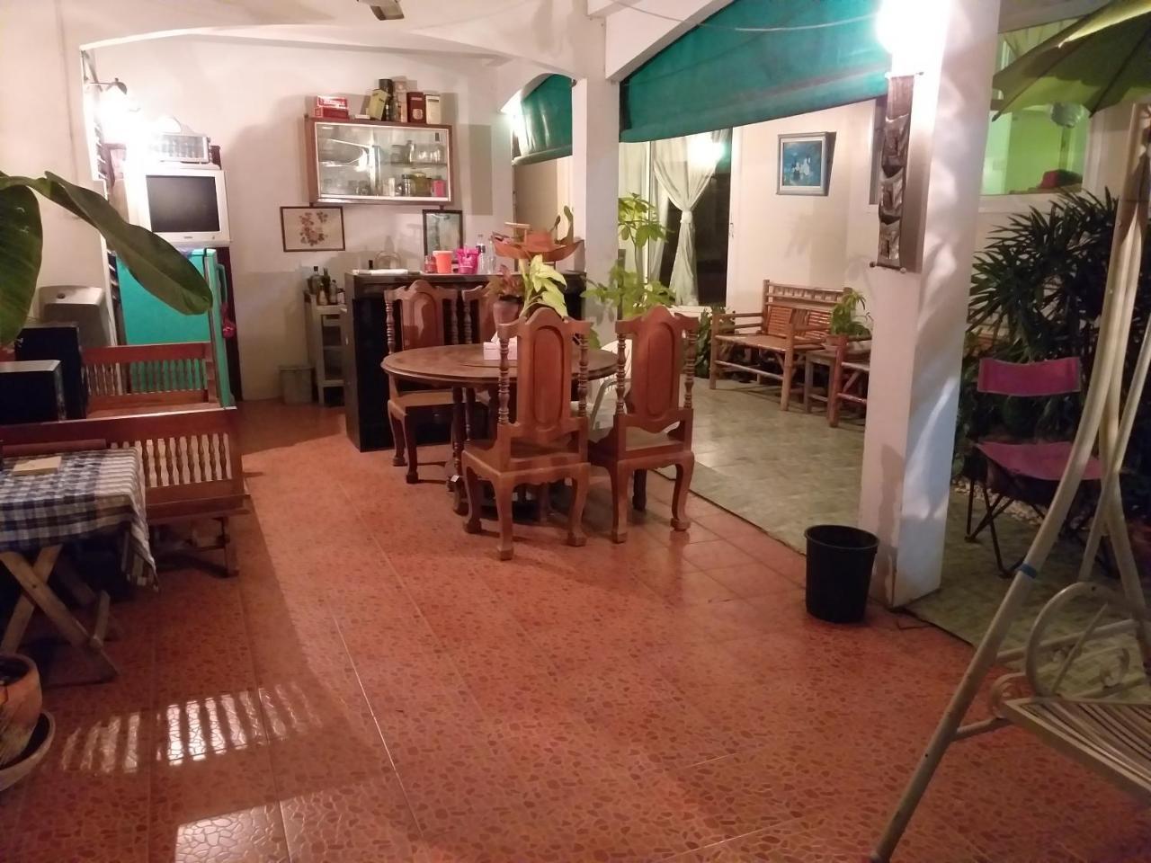 Srikrung Guesthouse Phra Nakhon Si Ayutthaya Buitenkant foto