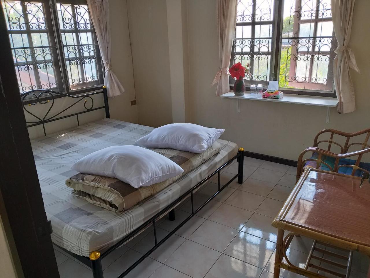 Srikrung Guesthouse Phra Nakhon Si Ayutthaya Buitenkant foto