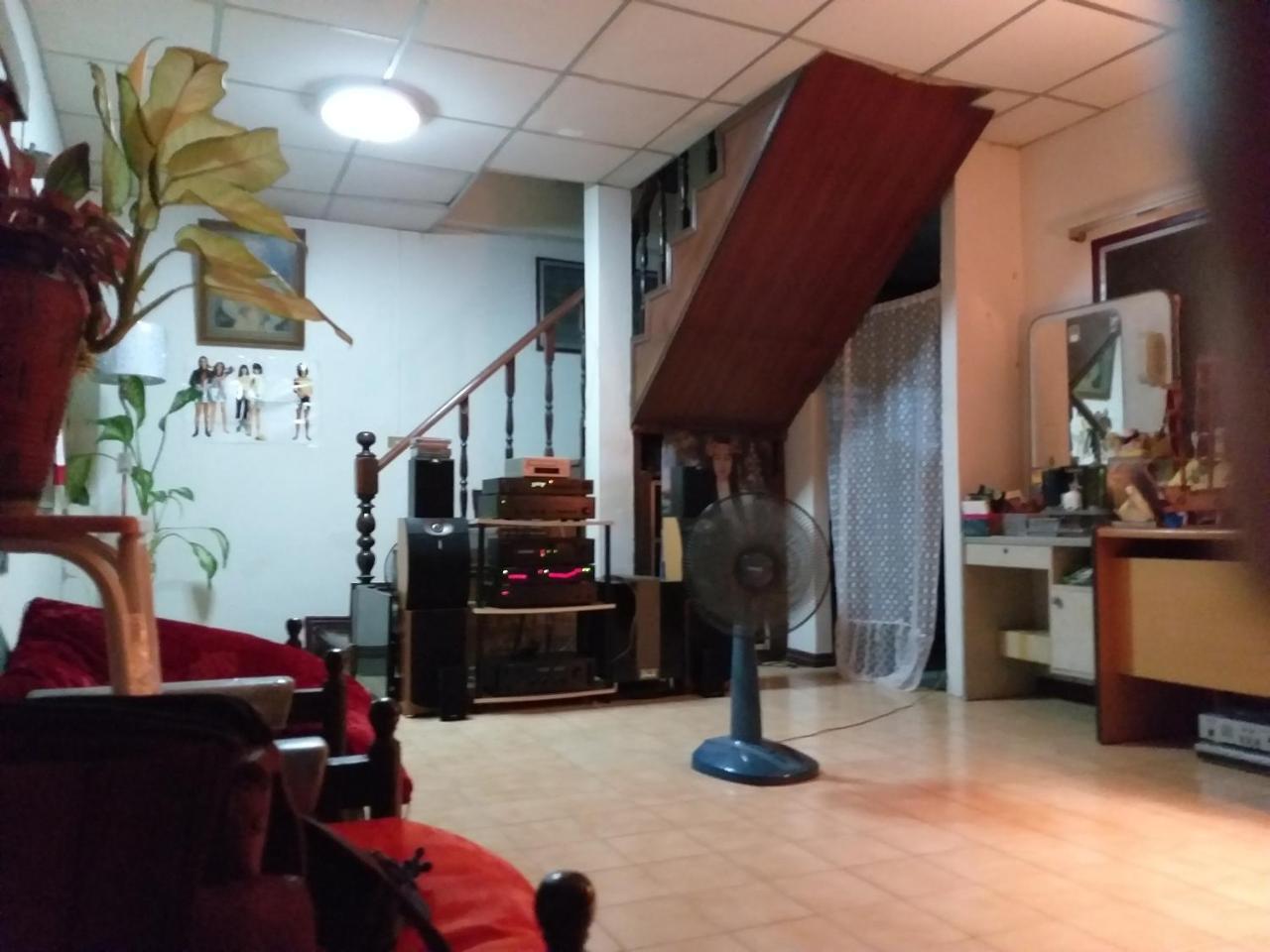 Srikrung Guesthouse Phra Nakhon Si Ayutthaya Buitenkant foto